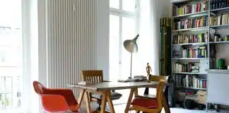 Radiateur à double cœur de chauffe dans un salon