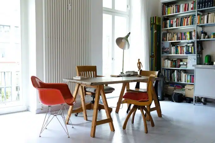 Radiateur à double cœur de chauffe dans un salon