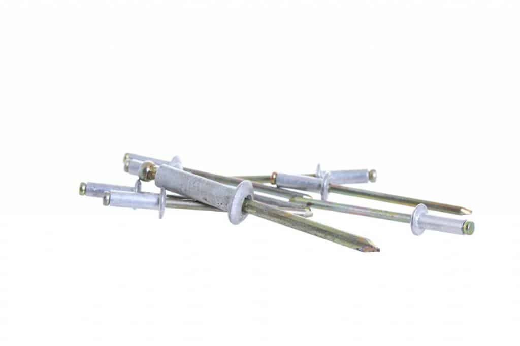 différences rivet creux et aveugle