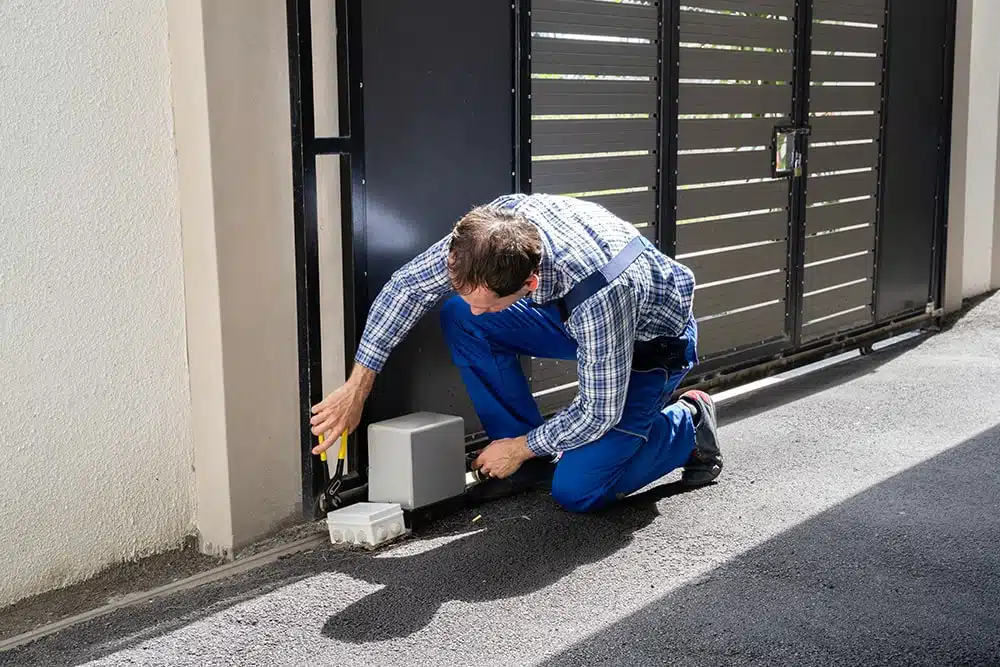 Comment trouver un professionnel qualifié pour la pose de portail et de clôture