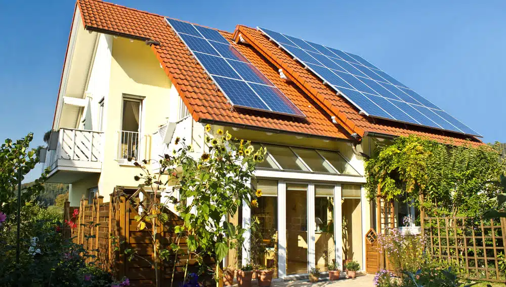 Les panneaux solaires et l'autoconsommation : comment produire votre propre énergie
