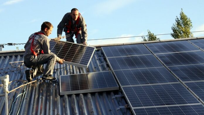 Les panneaux solaires et l'autoconsommation : comment produire votre propre énergie