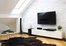 Quelle hauteur pour une TV au mur