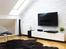 Quelle hauteur pour une TV au mur