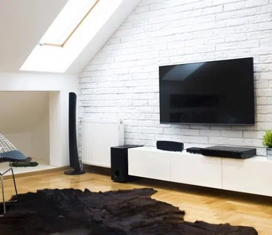 Quelle hauteur pour une TV au mur