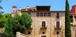 Apportez authenticité et charme à votre habitation avec l'enduit effet pierre