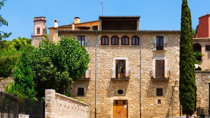Apportez authenticité et charme à votre habitation avec l'enduit effet pierre