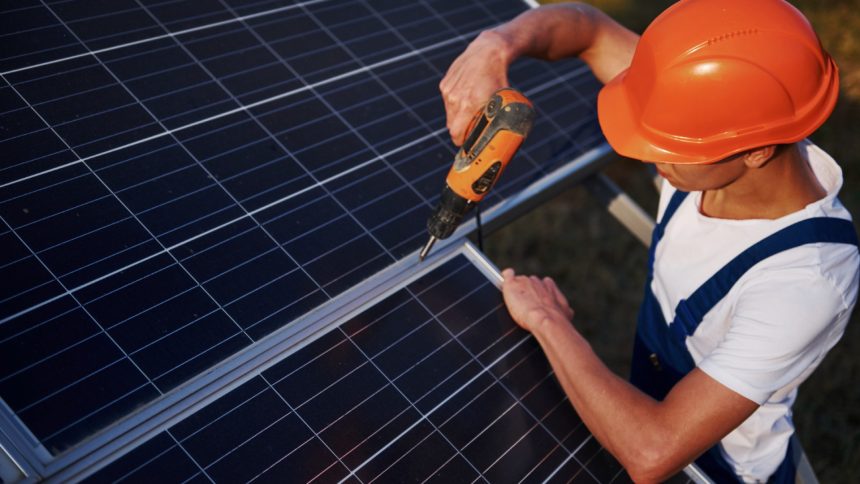 Maximiser l'autonomie des systèmes solaires grâce à des batteries performantes