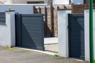 Portillon gris anthracite : une couleur qui modernise n'importe quel type de propriétés