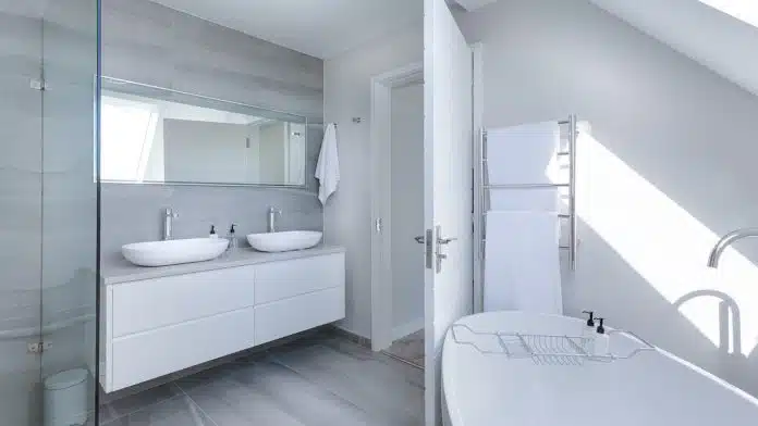 Pourquoi passer par un professionnel de la rénovation de salle de bain ?