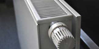 Une société intervient sur 3 champs d'applications : plomberie, chauffage et électricité