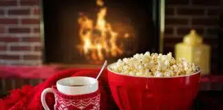 chocolat chaud popcorn et feu de cheminée